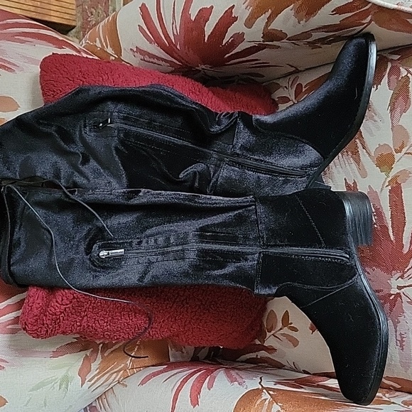 CLARK'S CLOUDWAKERS VELVET BLACK BOOTS 👢NEW - Picture 3 of 6